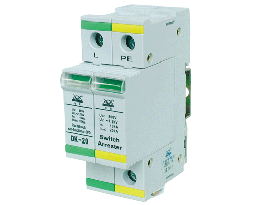 介紹: 本產品適用防雷區(qū)域：LPZO區(qū)與LPZ1區(qū)交界處（B級/Ⅳ類）電源線路的 雷電浪涌防護。 (1)適用于雷電防護等級為A級的電子信息系統(tǒng)電源第一級雷電浪涌防護； (2)模塊化設計，密封性好，安裝接線方便； (3)采用了“3+1”電路結構，適用于TT系統(tǒng)； (4)采用溫控斷路技術，內置過流保護電路，徹底避免火險； (5)具有工作指示、遙信接口及劣化告警指示功能，綠色（正常），紅色（失效）； (6)具有防塵、防腐、防爆、阻燃等功能； (7)高能量SPD、通流量大、漏流小，特別適用于惡劣的雷電環(huán)境。   產品的安裝與應用：  （1）保護器應用于主配電系統(tǒng)電源第一級雷電防護，并聯(lián)安裝在建筑物總配電柜或配電箱的電源進線端，可采用凱文連接方式； （2）適用于3+1/1+1接線模式下配電箱及重要設備配電箱； （3）適用于交流配電設備的防雷保護，如：通信、電視廣播、計算機房、自動控制、機電設備及所有配電設備的雷電浪涌保護； （4）適于室內運行，如安裝在室外時，必須加裝防水外殼； （5）所有接線必須牢固及可靠電氣聯(lián)接； （6）防雷接地應符合防雷規(guī)范要求，接地線盡可能粗短且接地電阻應小于10Ω。